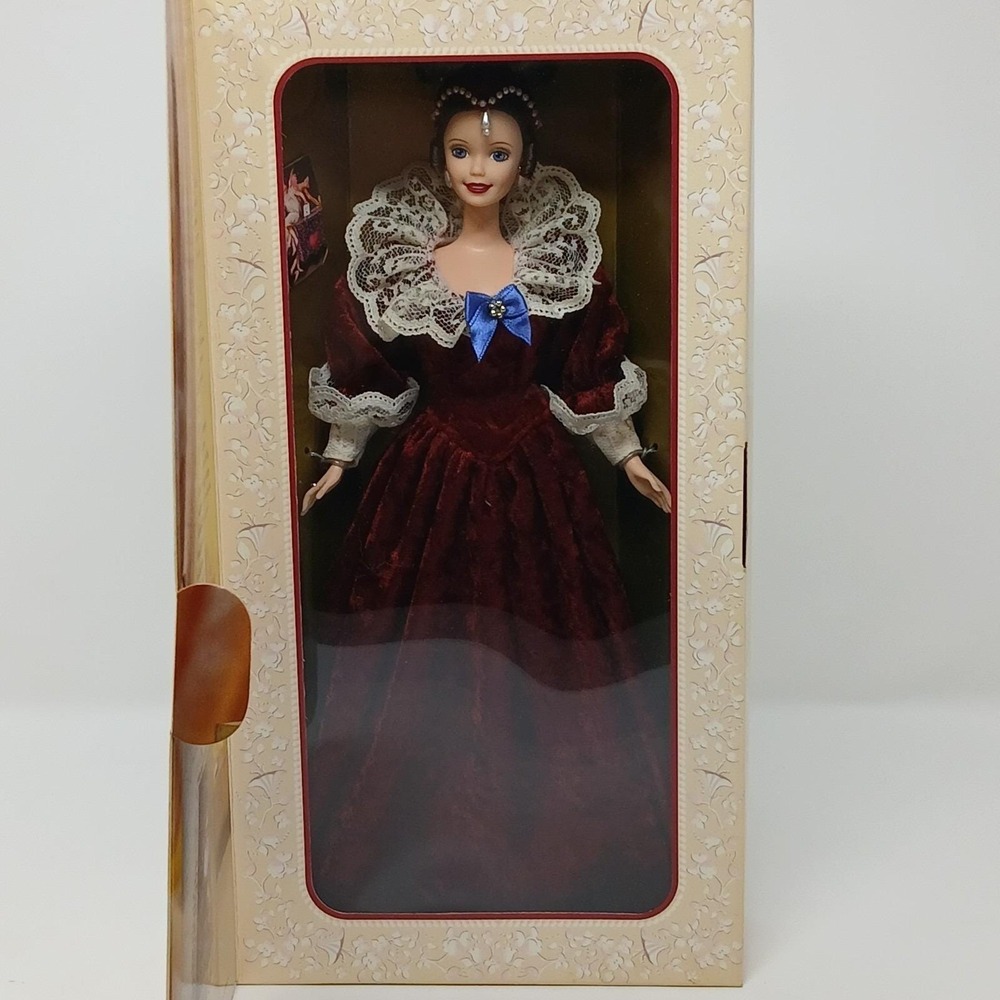 1996 Hallmark Sentimental Valentine Barbie Doll‎ Special Edition #16536